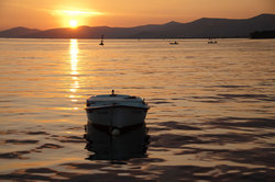 Boat-in-the-sunset-2_1